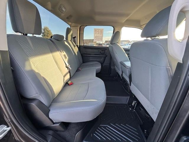 2017 RAM 1500 Express 4x4 Crew Cab 5'7" Box