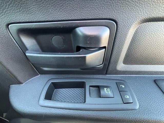 2017 RAM 1500 Express 4x4 Crew Cab 5'7" Box