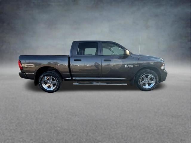 2017 RAM 1500 Express 4x4 Crew Cab 5'7" Box
