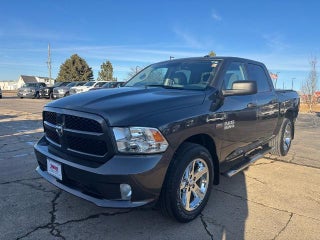 2017 RAM 1500 Express 4x4 Crew Cab 5'7" Box
