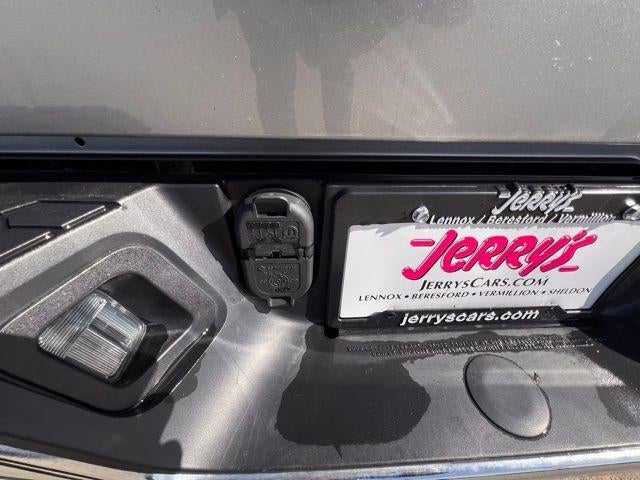 2021 RAM 1500 Classic Tradesman 4x4 Crew Cab 5'7" Box