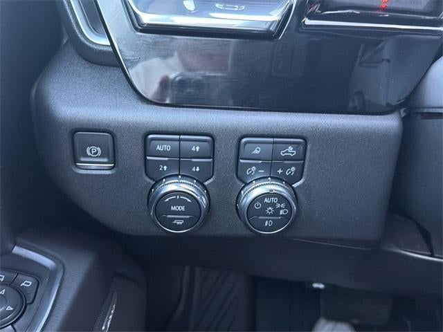 2022 GMC Sierra 1500 Crew Cab Short Box 4-Wheel Drive SLT