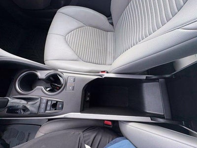 2022 Toyota Camry Hybrid SE CVT (Natl)
