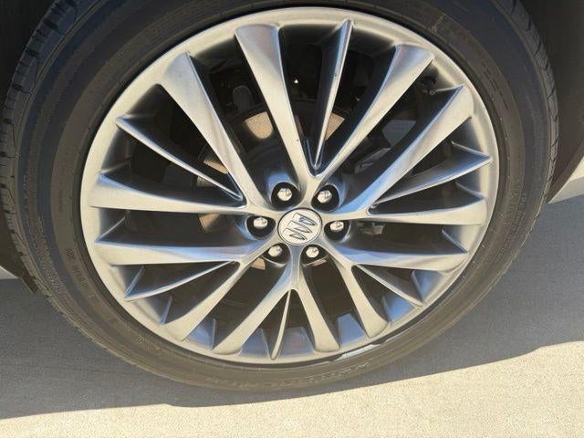 2025 Buick Enclave 4dr Avenir