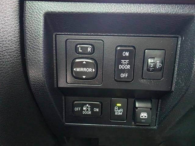 2017 Toyota Tundra 4WD 4WD Limited CrewMax 5.5' Bed 5.7L FFV (SE)