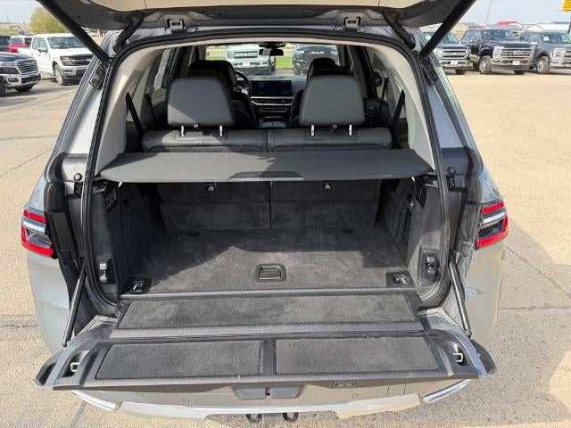 2025 BMW X7 xDrive40i Sports Activity Vehicle