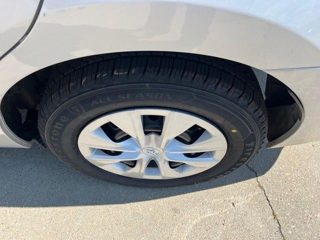 2015 Toyota Corolla 4dr Sdn Auto L (Natl)