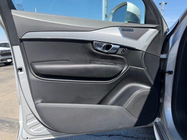 2021 Volvo XC90 T5 AWD Momentum 7P