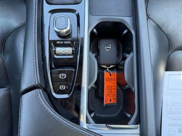 2021 Volvo XC90 T5 AWD Momentum 7P
