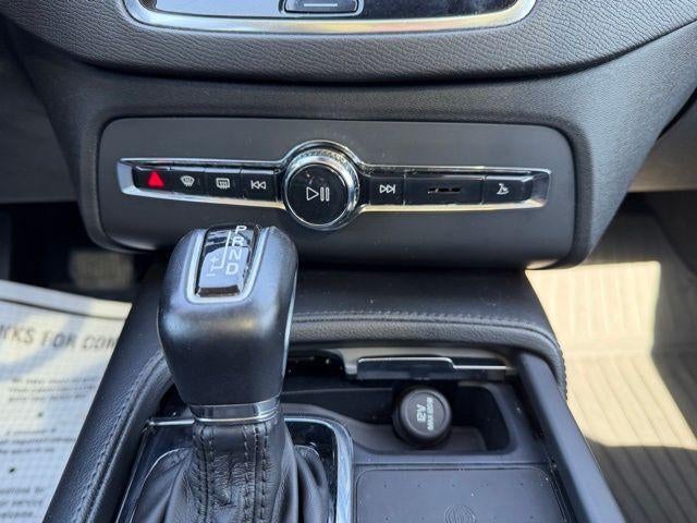 2021 Volvo XC90 T5 AWD Momentum 7P