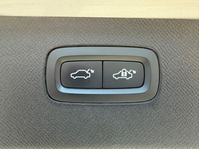 2021 Volvo XC90 T5 AWD Momentum 7P