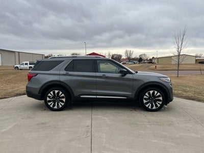 2025 Ford Explorer Platinum