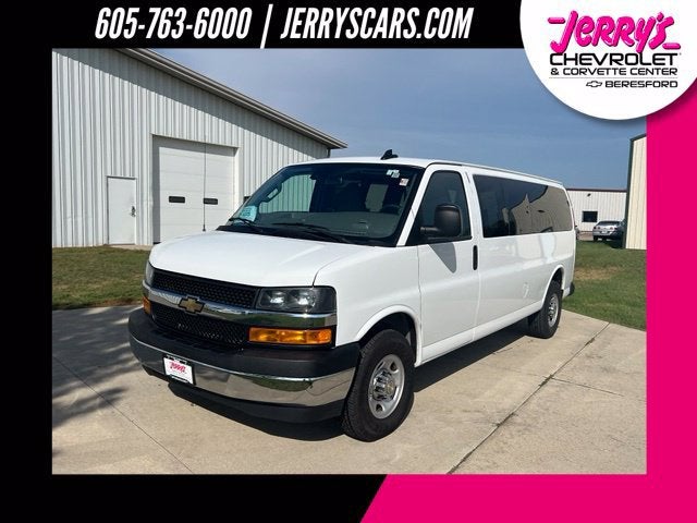 2024 Chevrolet Express Passenger 3500 1LT