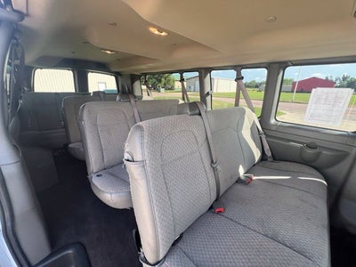 2024 Chevrolet Express Passenger 3500 1LT