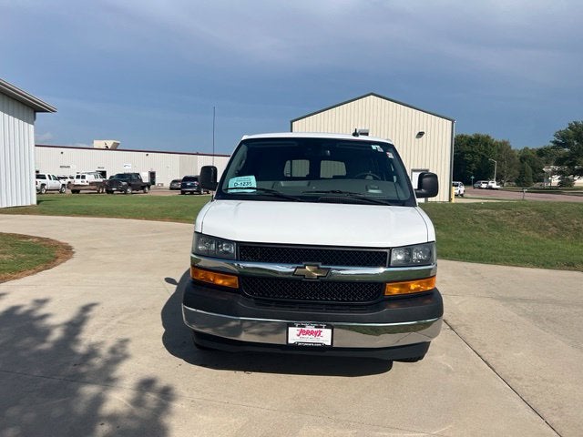 2024 Chevrolet Express Passenger 3500 1LT