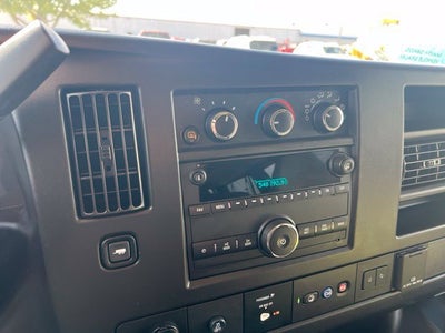 2024 Chevrolet Express Passenger 3500 1LT