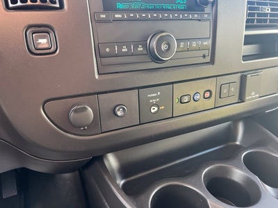 2024 Chevrolet Express Passenger 3500 1LT