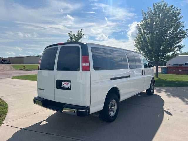 2024 Chevrolet Express Passenger 3500 1LT