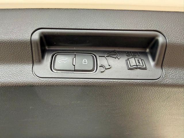 2023 Ford Explorer XLT 202A