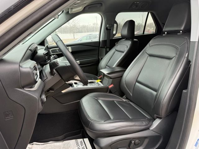 2023 Ford Explorer XLT 202A