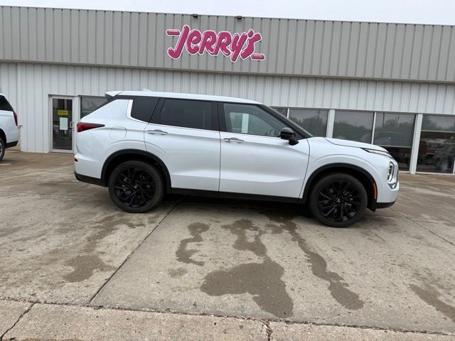 2023 Mitsubishi Outlander SE Black Edition